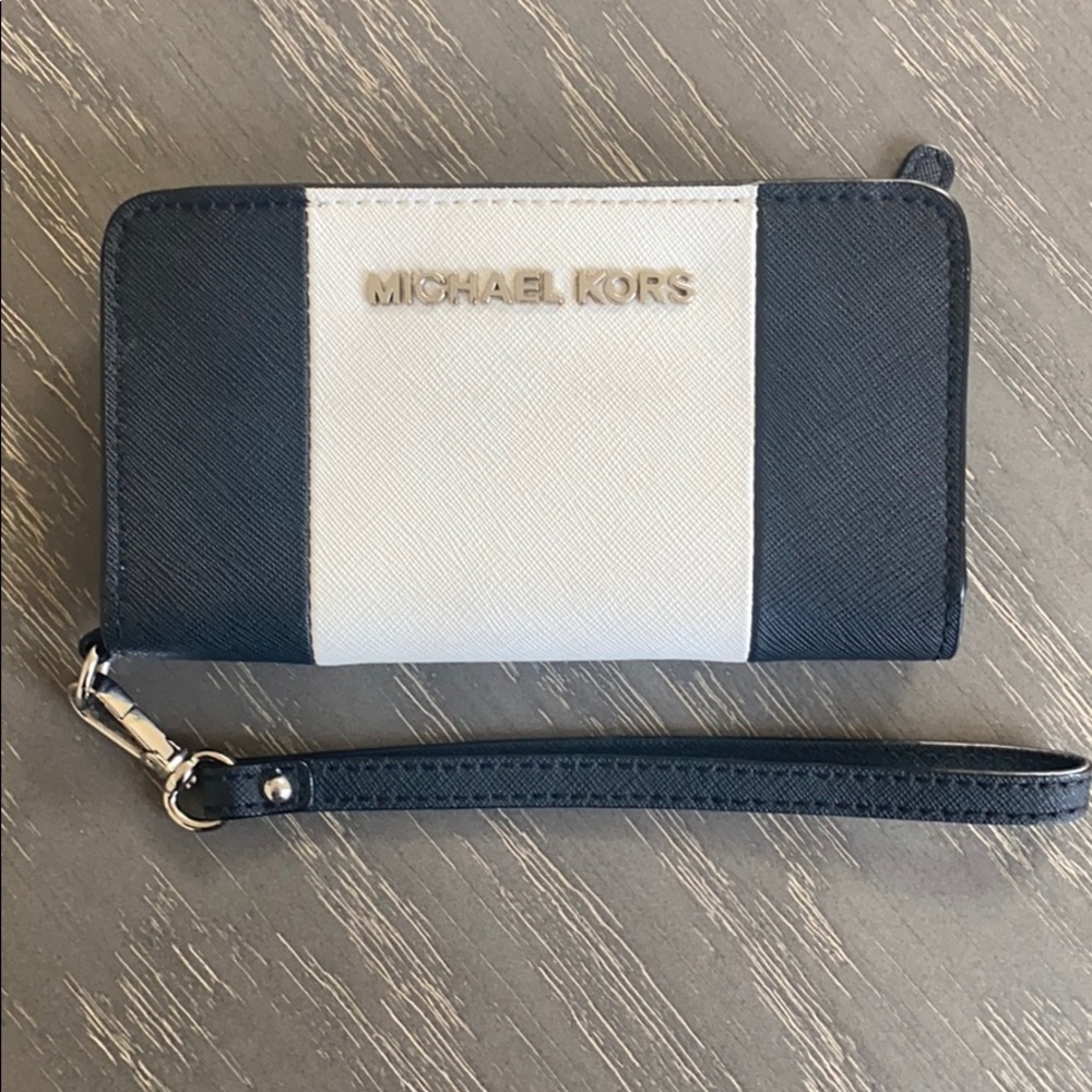 Michael Kors wristlet/phone case